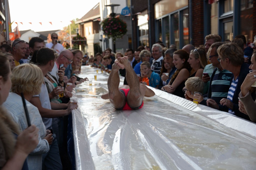 ../Images/Donderdag kermis 259.jpg